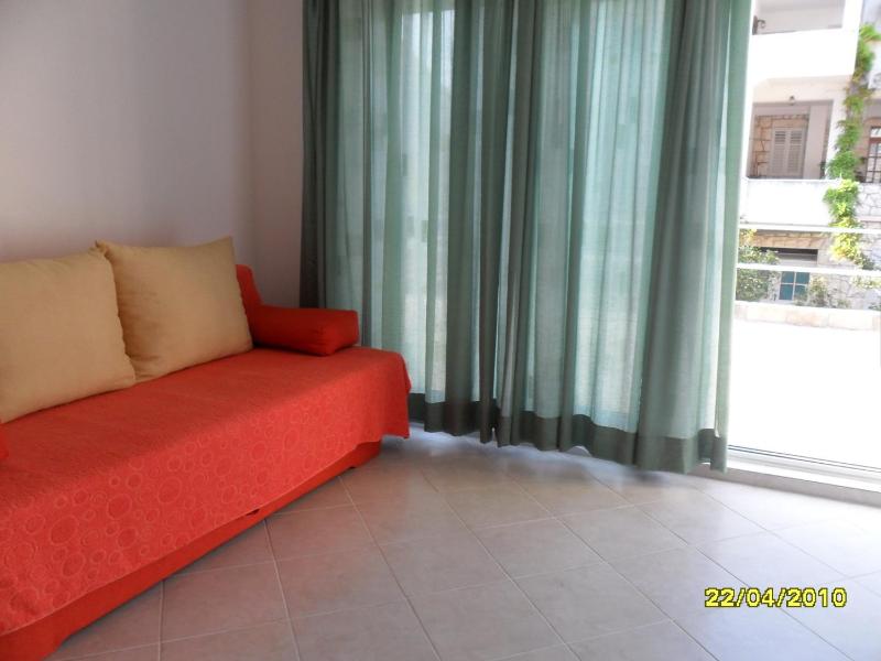 Comfort One-Bedroom Apartments with Terrace with Garden View image 4