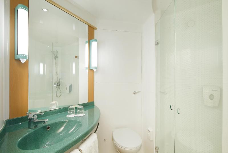 Standard Twin Room image 2