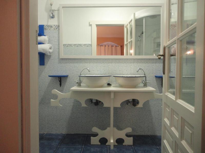 Twin Room image 2