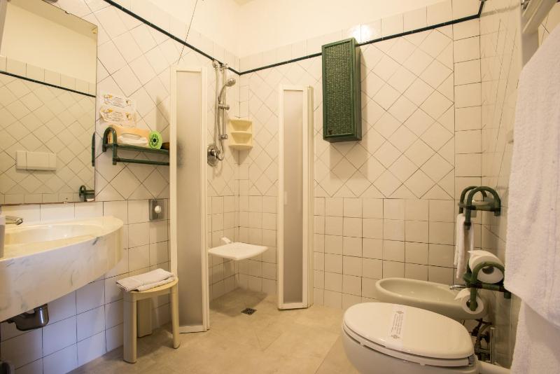 Triple Room with Balcony image 2