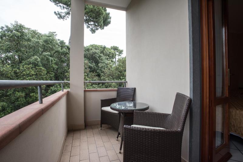 Superior Double or Twin Room with Garden View image 4