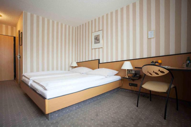 Double or Twin Room Business Class image 3