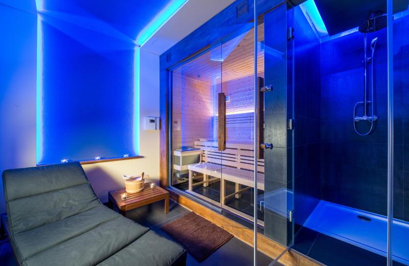 Double or Twin Room with Spa Access image 1