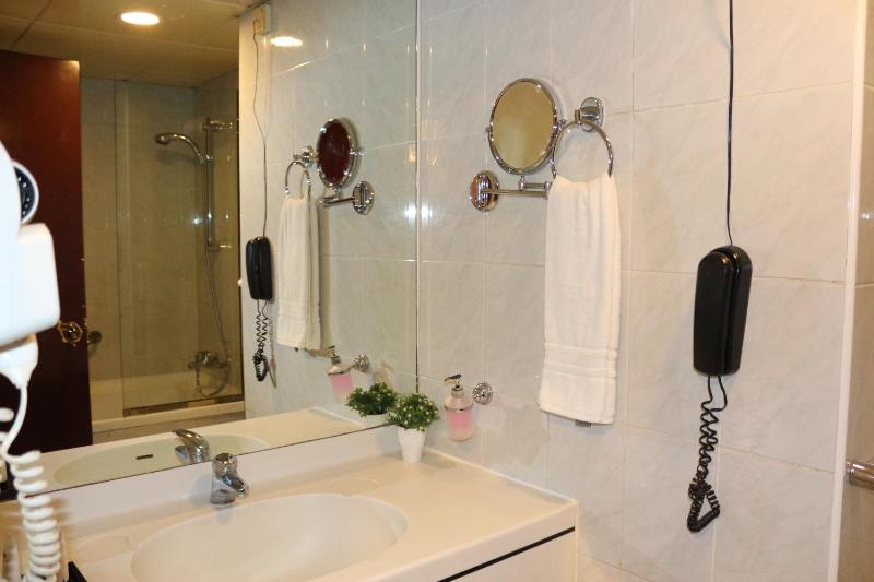 Standard Triple Room with Balcony image 2