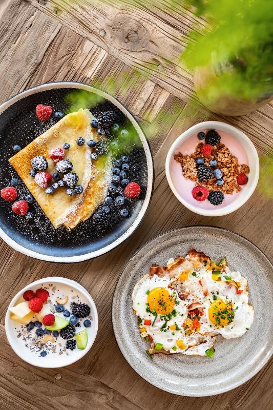 Deluxe Double Room with Balcony image 2