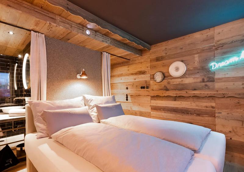 Small Double Room image 1