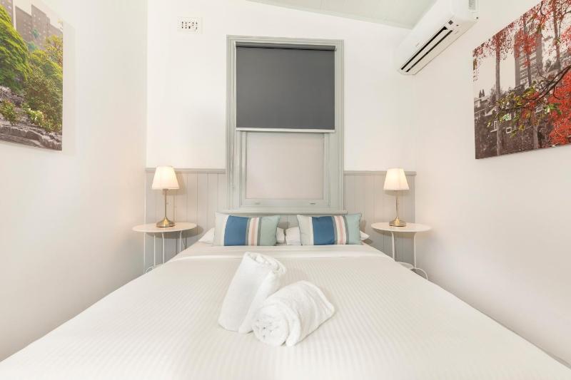 Queen Room with Shared Bathroom image 4