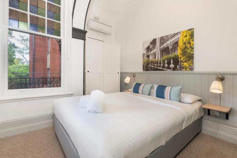 Queen Room with Balcony image 3