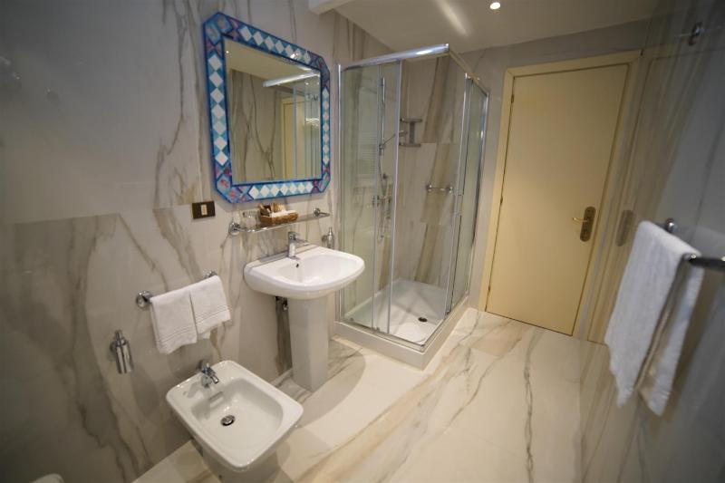 Superior Double Room image 3