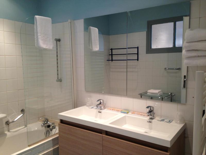 Suite with Balcony and Lake View image 2