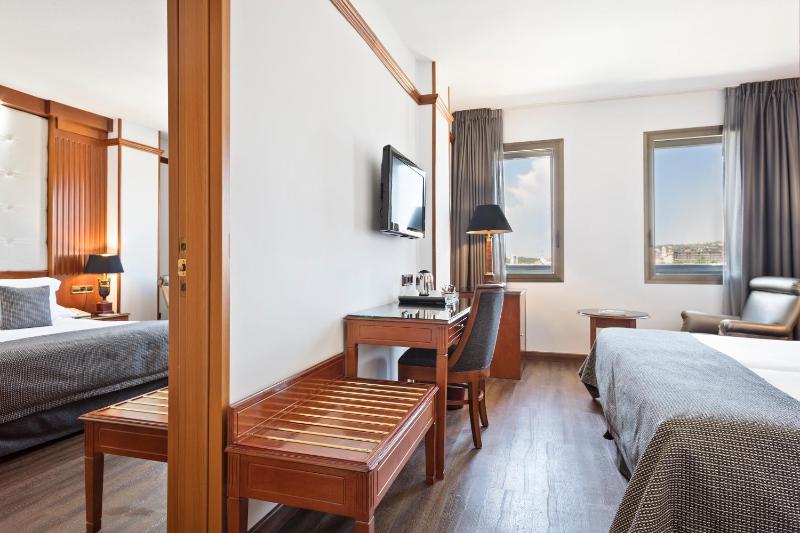 Superior Double Room image 3