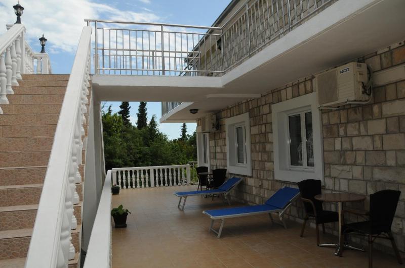 Studio with Balcony image 2