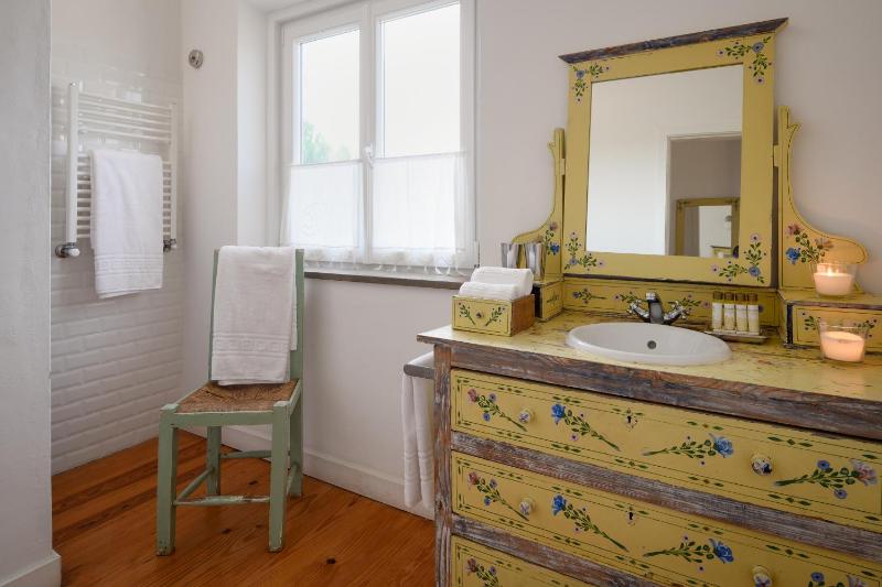 Standard Double or Twin Room image 4