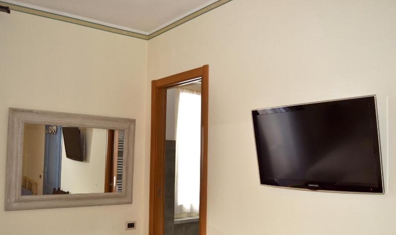 Quadruple Room image 4