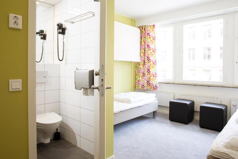 Quadruple Room with Private Bathroom image 2