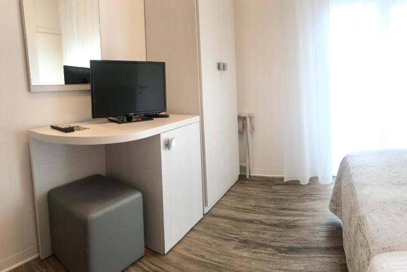 Single Room image 3
