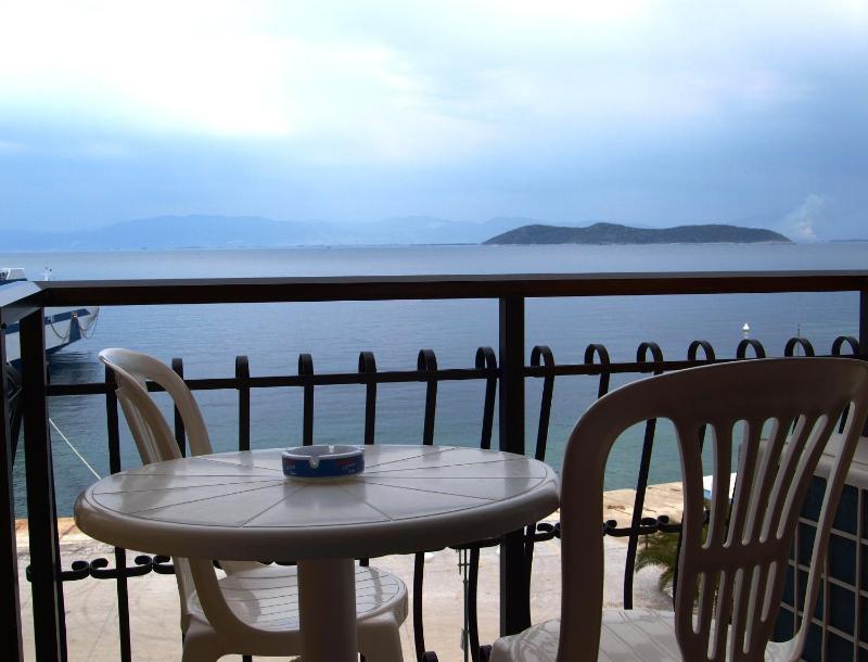 Double or Twin Room with Sea View image 3