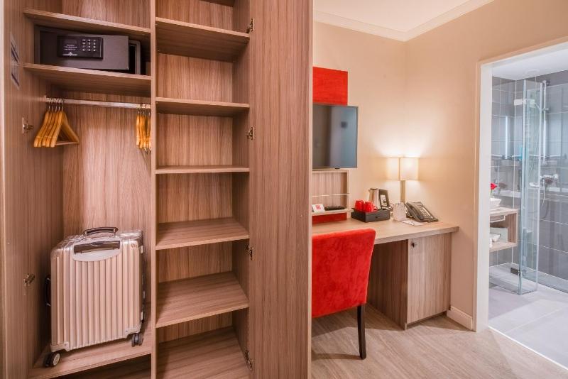 Double Room facing the rear image 2