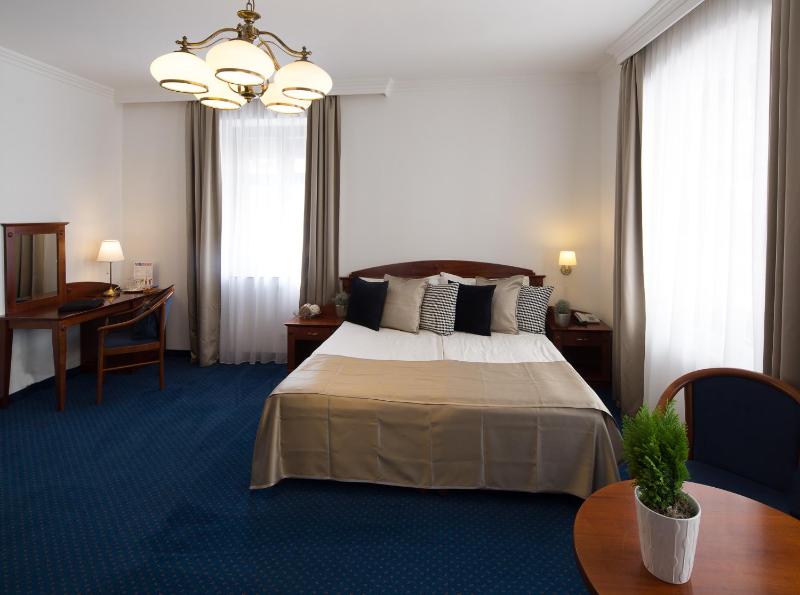 Superior Queen Room image 3
