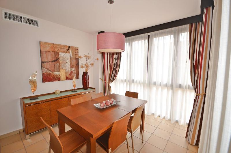 Two-Bedroom Apartment with shared Swimming Pool image 4