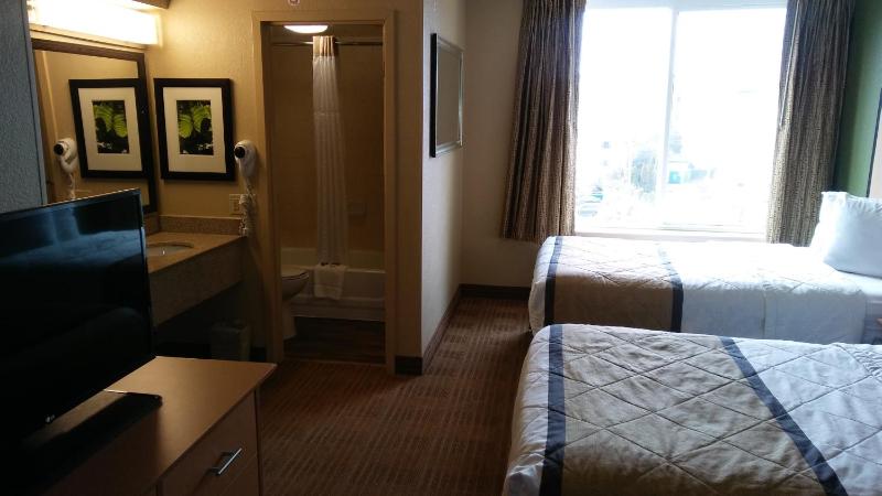 Deluxe Studio with Two Double Beds - Non-Smoking image 3
