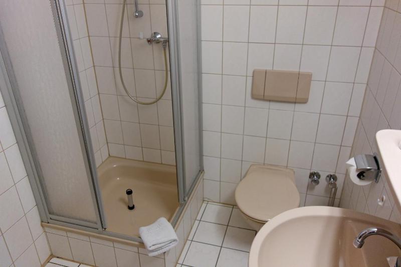 Budget Twin Room image 2