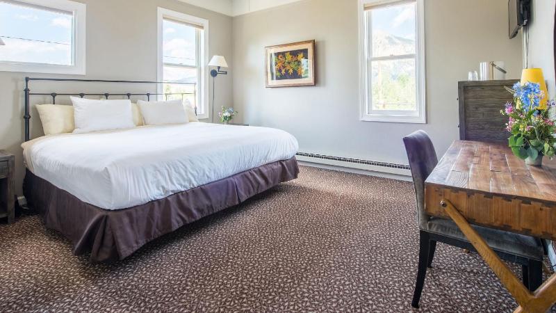 King Room image 2