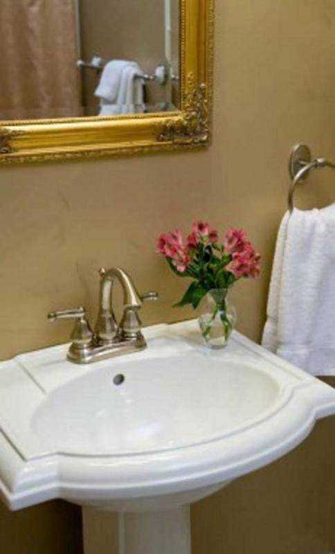 Marion Slocomb Suite  image 2