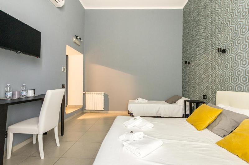 Deluxe Triple Room image 4