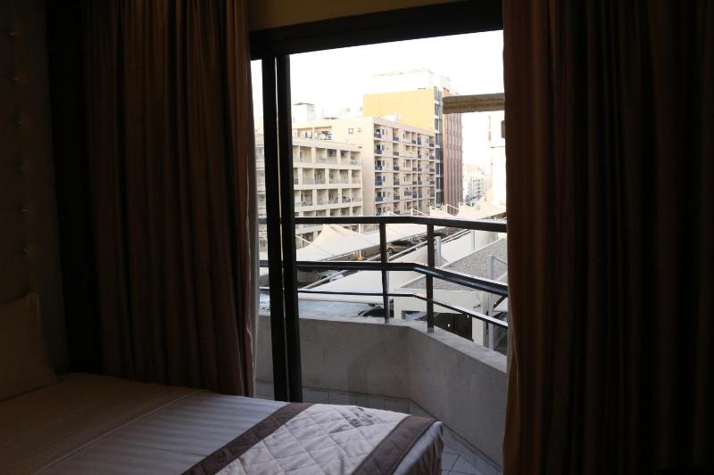 Deluxe Suite with Sea View and Balcony image 2