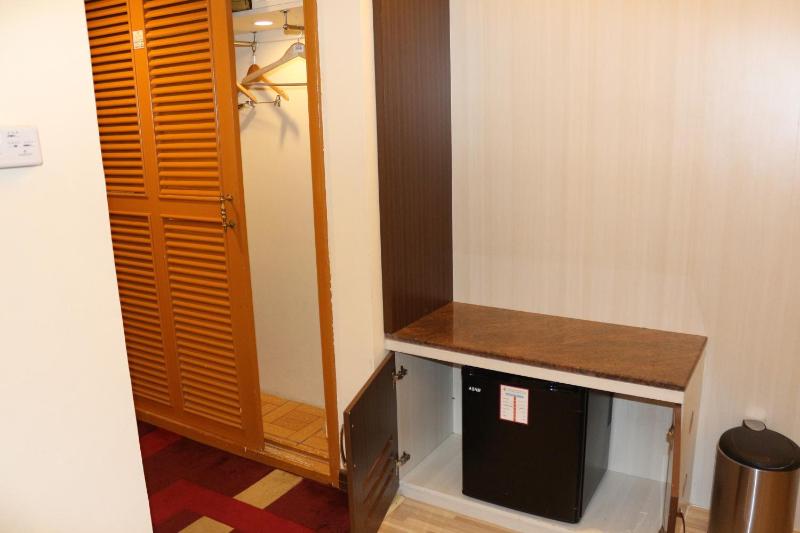 Standard Quadruple Room with Balcony image 3