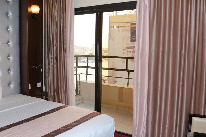 Deluxe Double Room with Sea View image 2