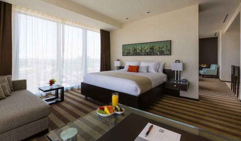 Master Suite image 3