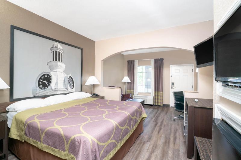 King Room with Kitchenette - Non-Smoking image 2