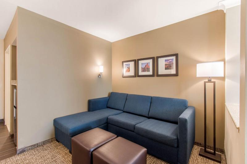 King Suite with Spa Bath - Non-Smoking image 3