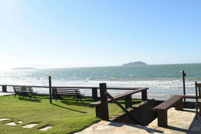 Suíte Quádrupla com vista para o mar Images