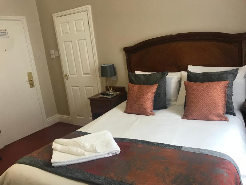 Double Room image 3