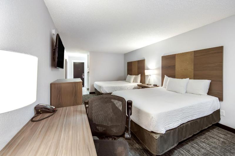 Queen Room with Two Queen Beds image 4