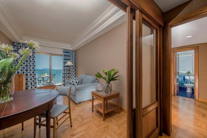 Junior Suite with Sea View image 3