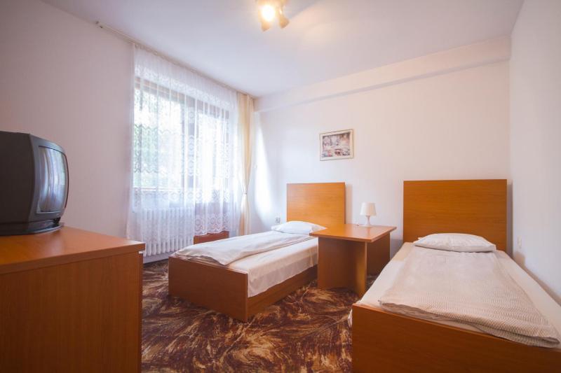 Economy Double Room image 4