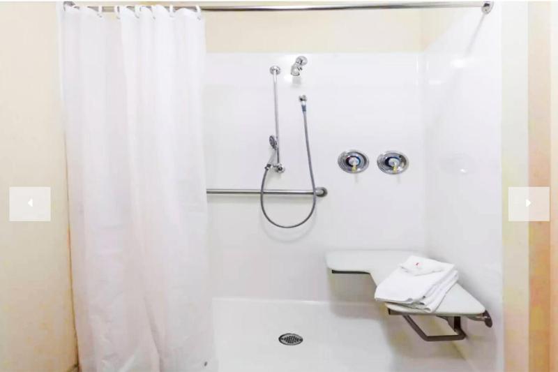 Double Room with Two Double Beds - Mobility Access/Non-Smoking image 2