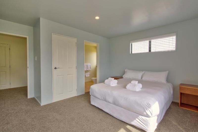 Allenby Place - image 21