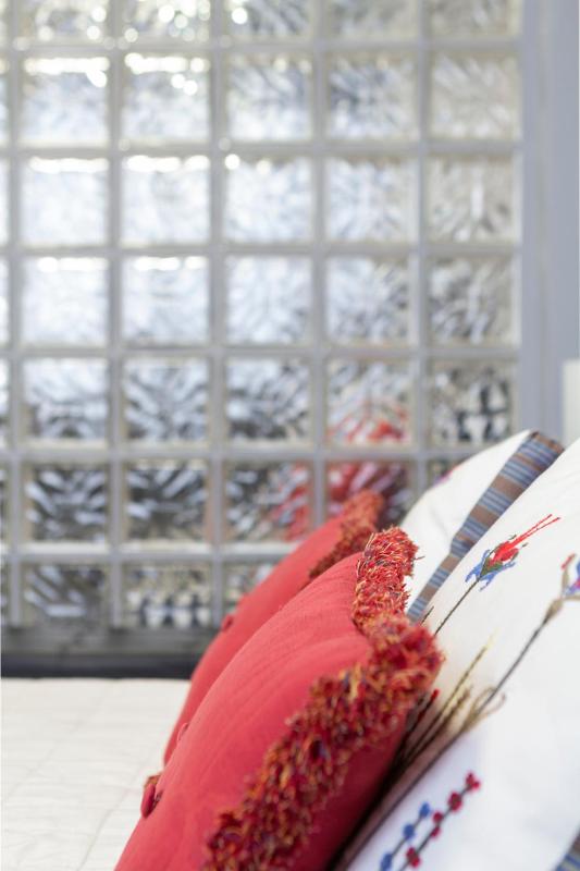 One-Bedroom Apartment image 4