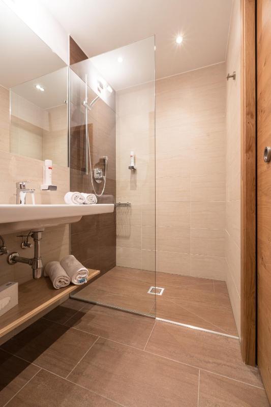 Double Room in the Annex image 3