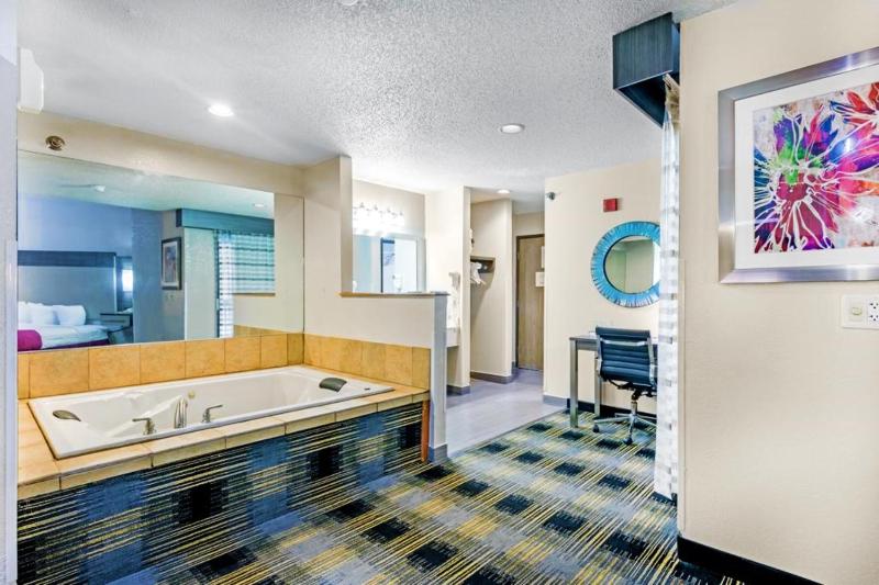 King Studio Suite - Non-Smoking image 2