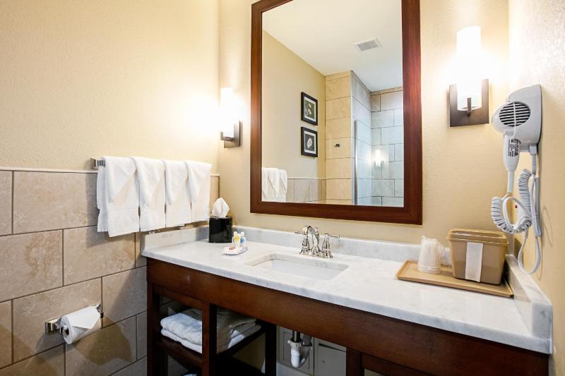 Queen Suite with Two Queen Beds - Non-Smoking image 4
