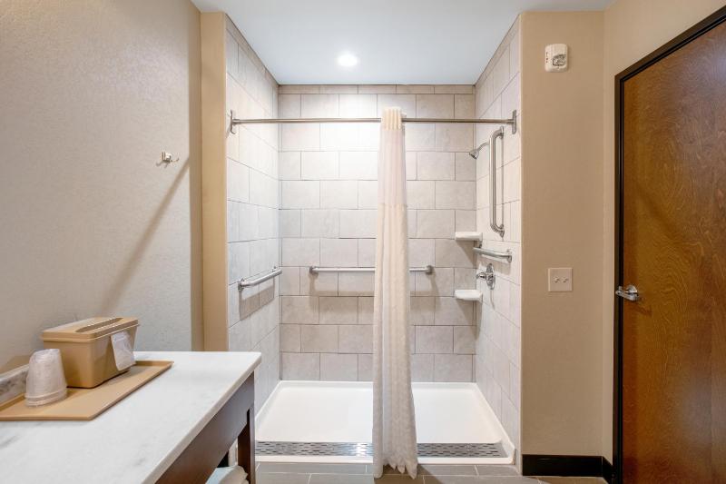 Queen Suite image 2