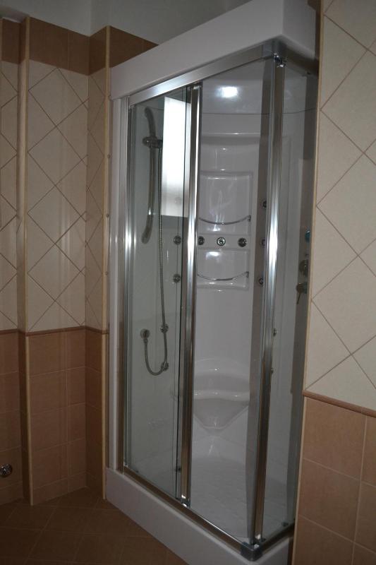 Double Room image 3