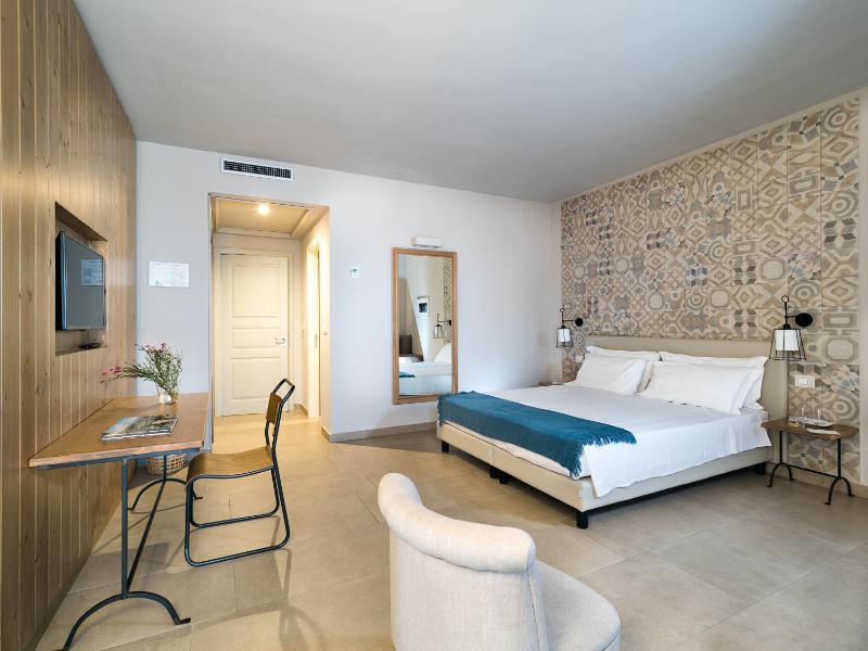Superior Double Room image 4