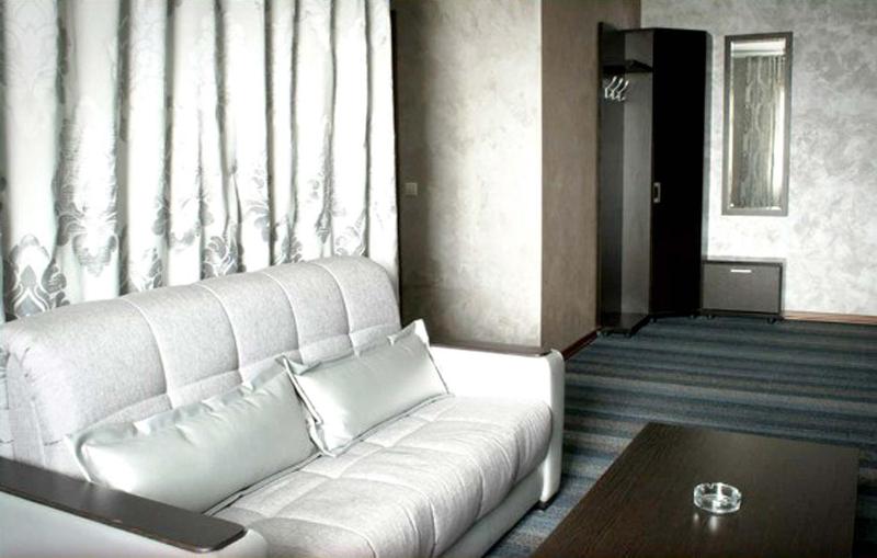 Suite with Spa Bath image 3